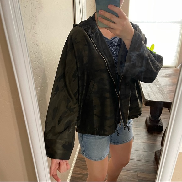 BLANK NYC camo lightweight hooded jacket green black XS Kimono drawstring - Picture 3 of 12